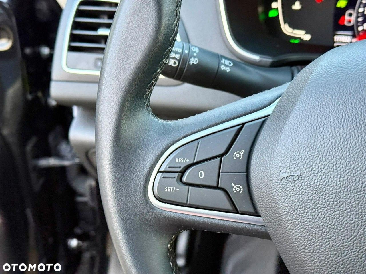Renault Megane Grandtour TCe 140 GPF EDC LIMITED - 19