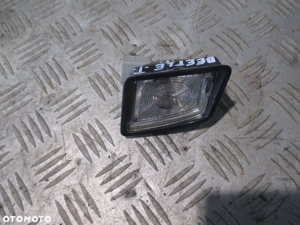 LAMPKA OŚWIETLENIA PODŚWIETLENIA TABLICY REJESTRACYJNEJ PRAWA VW NEW BEETLE - 1