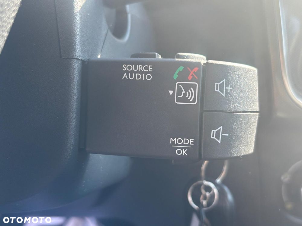 Dacia Logan 1.0 TCe SL Celebration S&S - 17