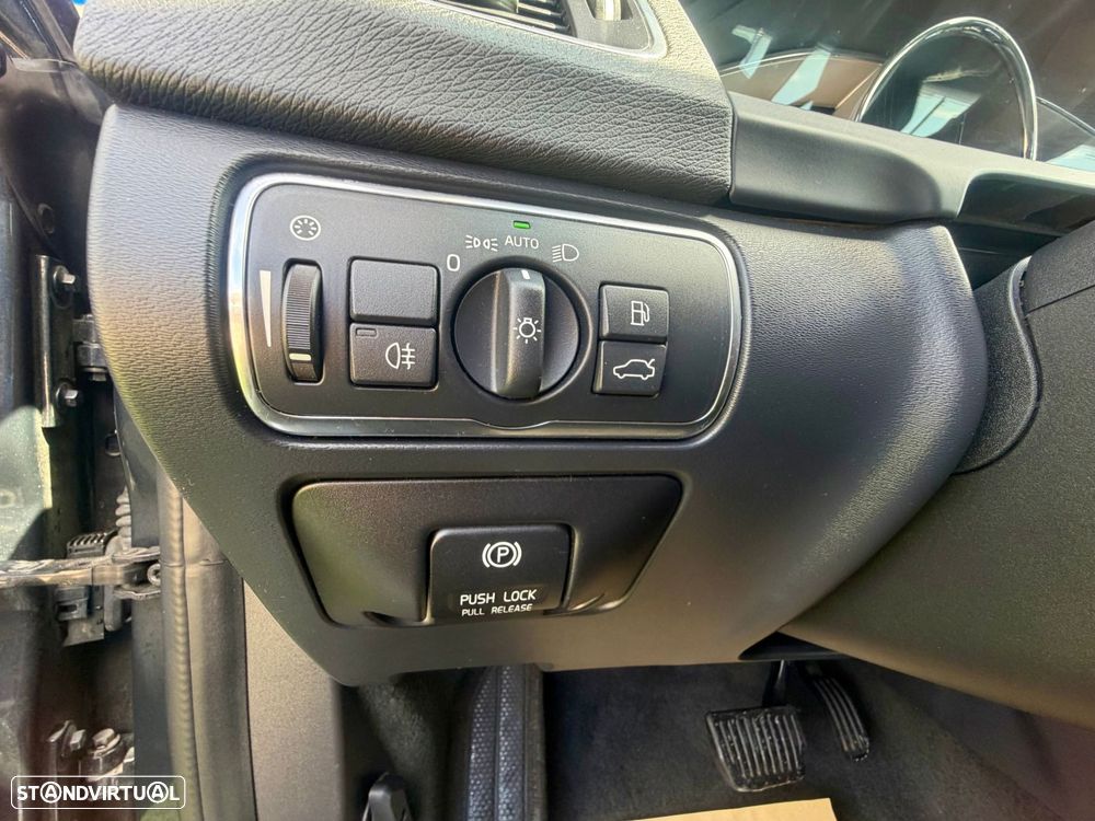 Volvo V60 2.4 D6 Momentum AWD Phev - 13