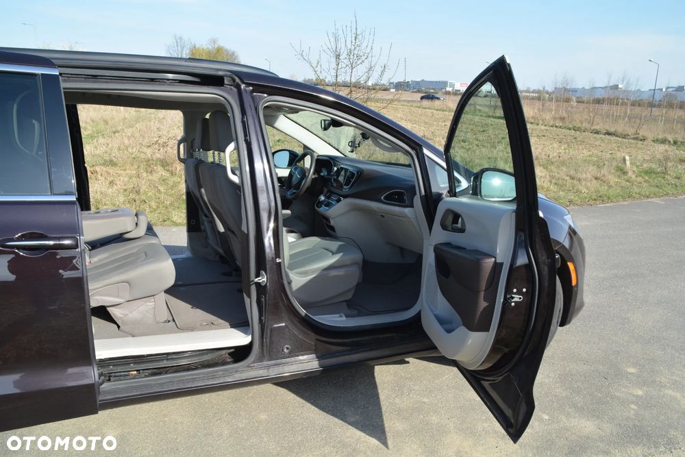 Chrysler Pacifica - 18