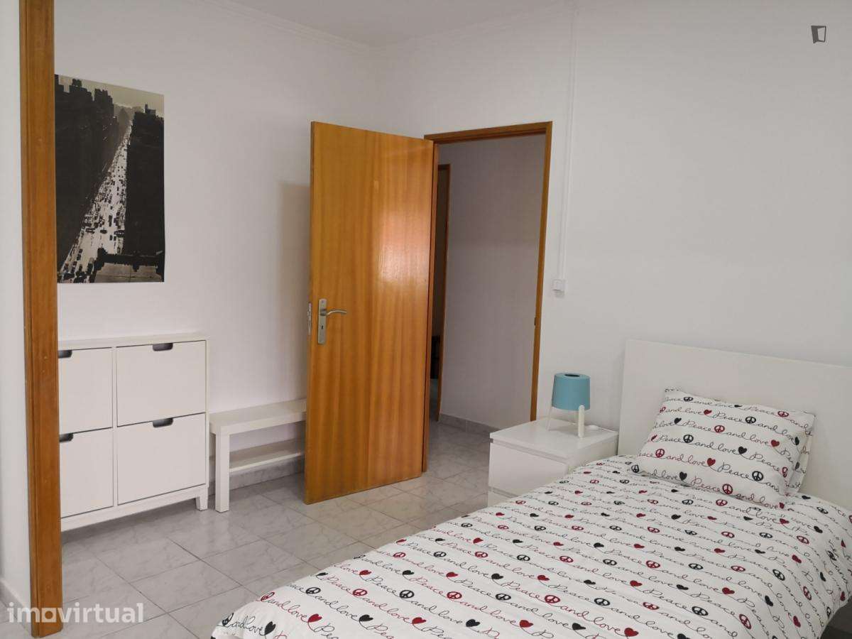 Quarto - localizado em Carcavelos Lisbon - Grande imagem: 5/16