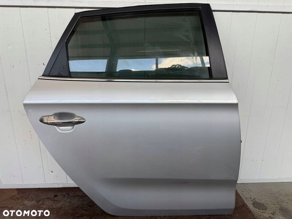 KIA Carens IV 2013-2019 Drzwi tył tylne prawe 3D - 1