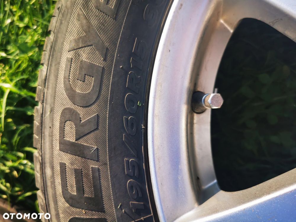 Felgi aluminiowe 15" z oponami Hankook - 3