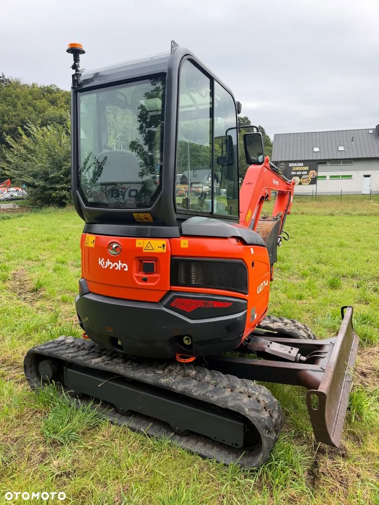 Kubota U27 Minikoparka koparka gąsienicowa 2.8 tony. jak Nówka sztuka z salonu! 2018 rok. 2000 mtg. Przywieziona z Gospodarstwa Norweskiego! Zadbana Maszyna ani deka luzów i wycieków. Aktualna Dekra dokumentacja BMWT! Szybkozłącze. Szybka wolna jazda. Zamki na tłokach. Wersja Norweska!! OKAZJA Tanio - 38