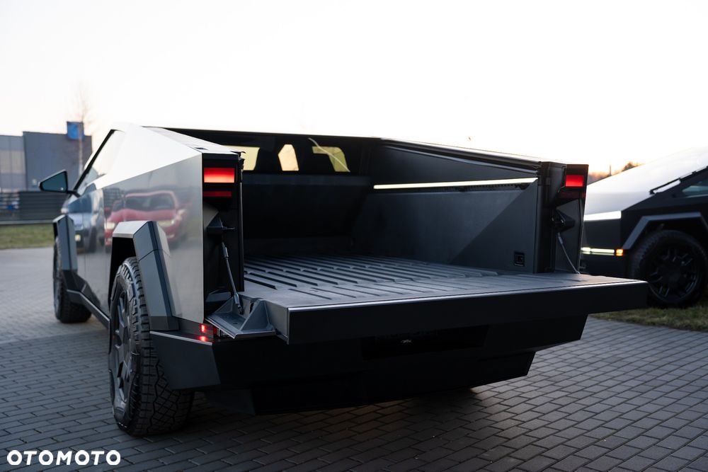 Tesla Cybertruck - 14