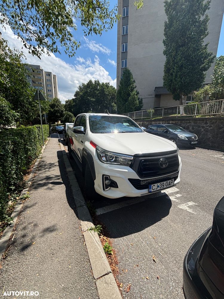 Toyota Hilux - 1