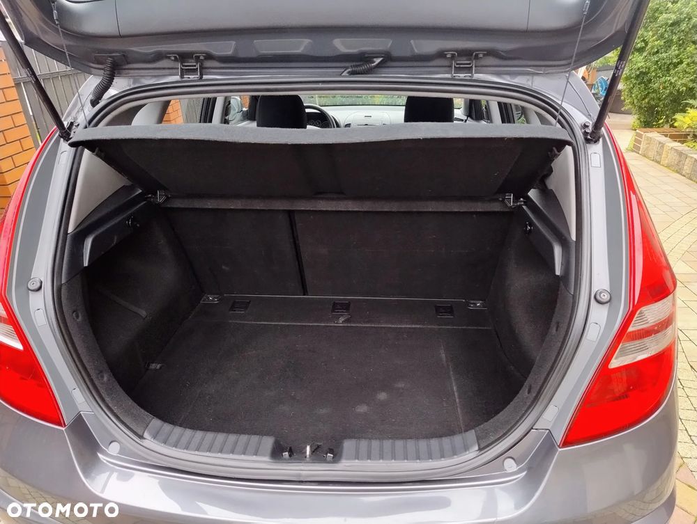 Hyundai i30 1.6 Comfort - 12
