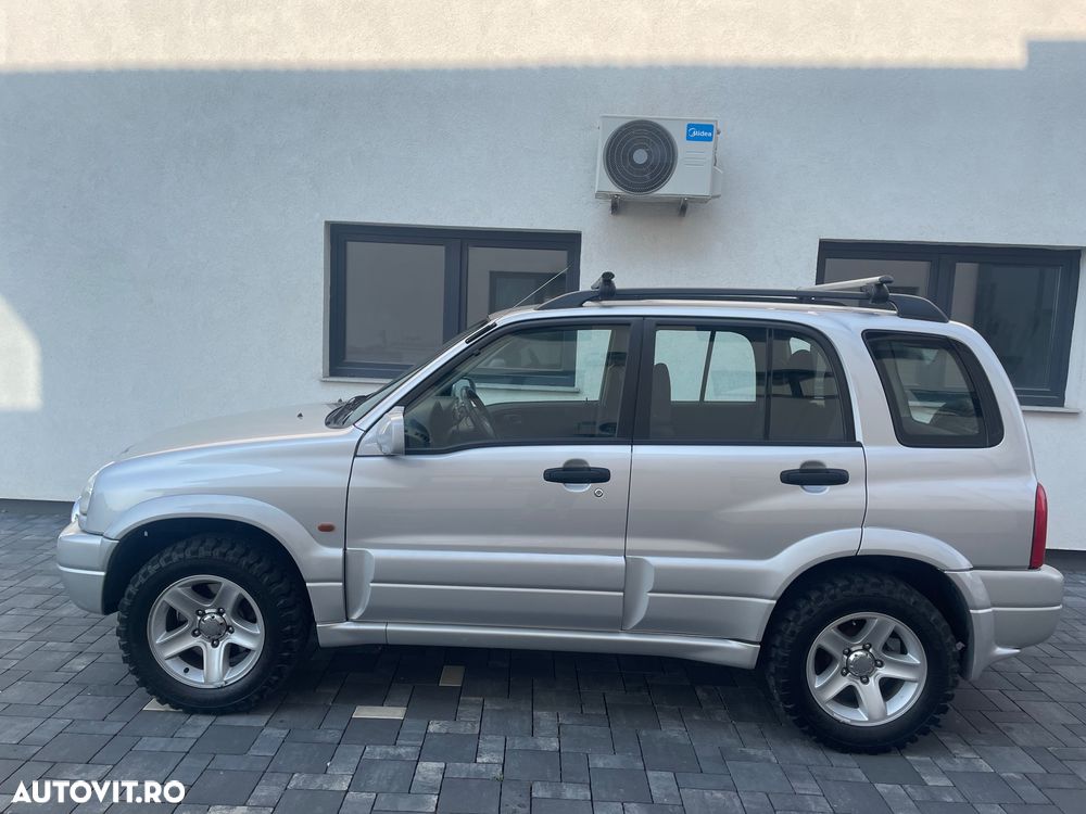 Suzuki Grand Vitara 2.0i - 9
