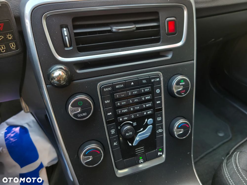 Volvo V60 D2 Drive-E Momentum - 14