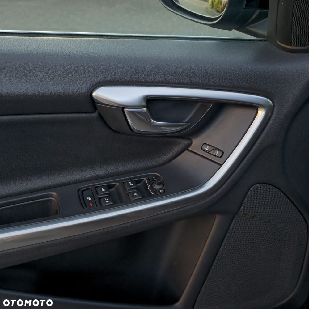 Volvo V60 D4 Momentum - 23