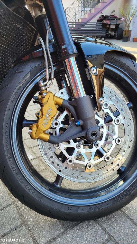 Triumph Street Triple - 13