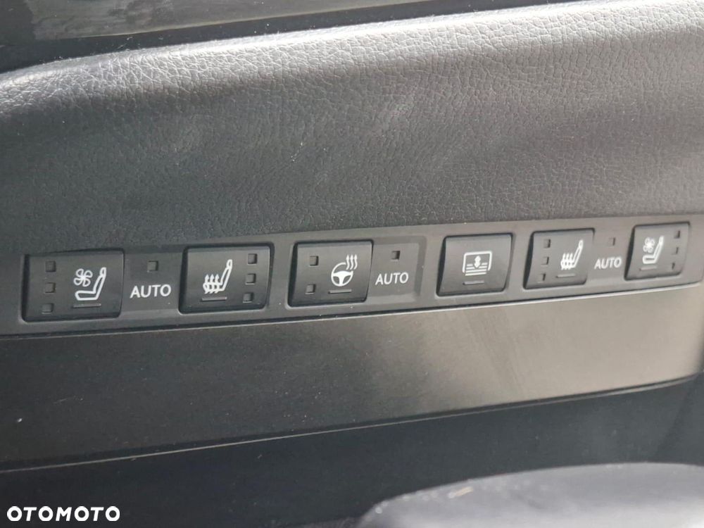 Lexus ES 300h Omotenashi - 34
