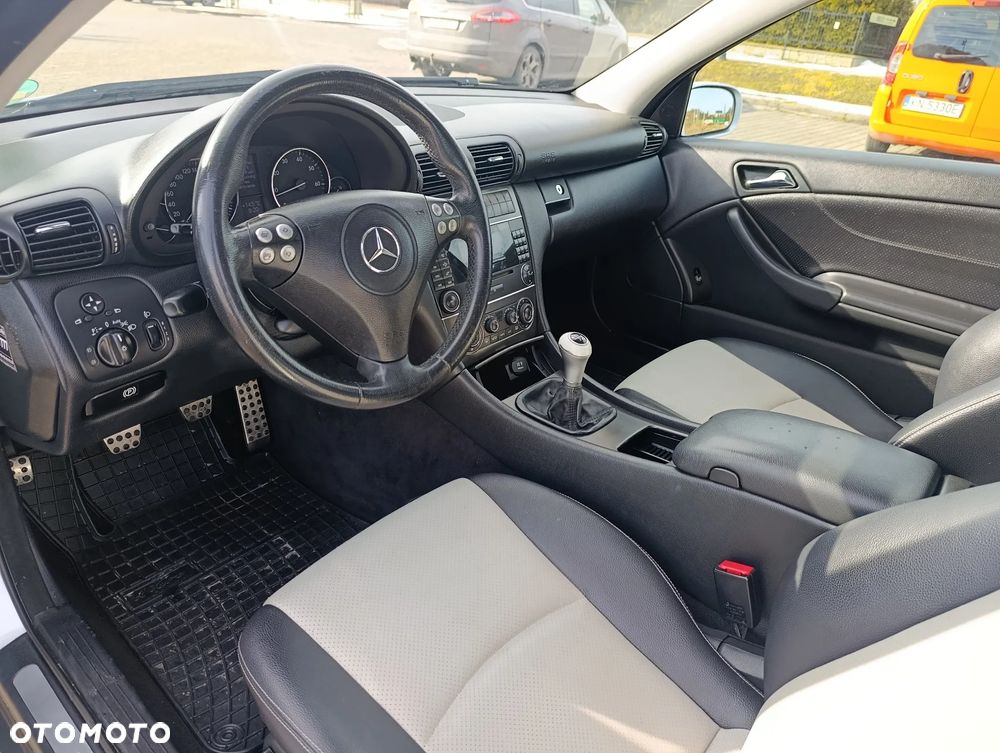 Mercedes-Benz Klasa C 200 Kompressor Sportcoupe - 13
