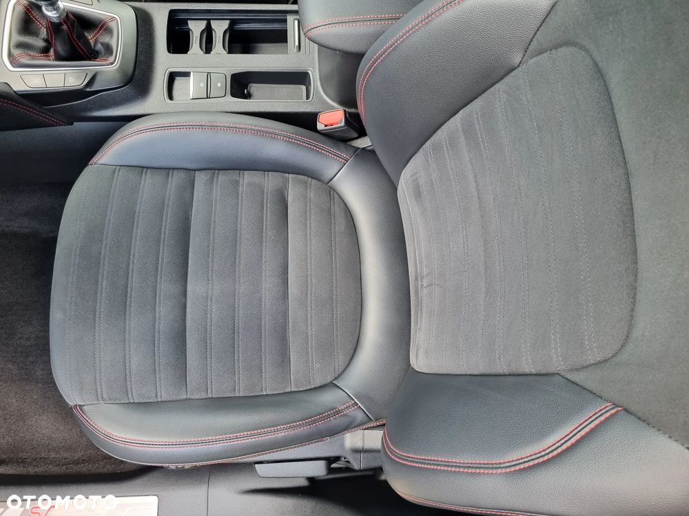 Ford Kuga 2.0 TDCi 2x4 ST-Line - 25