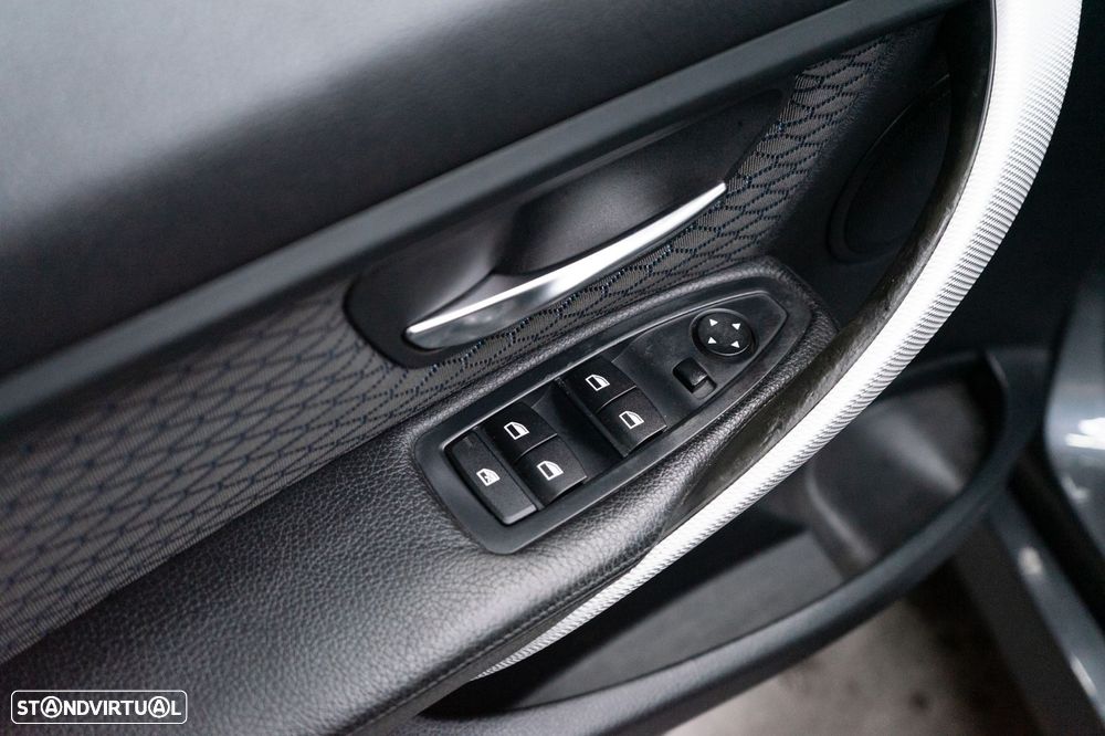 BMW 320 d Pack M - 23