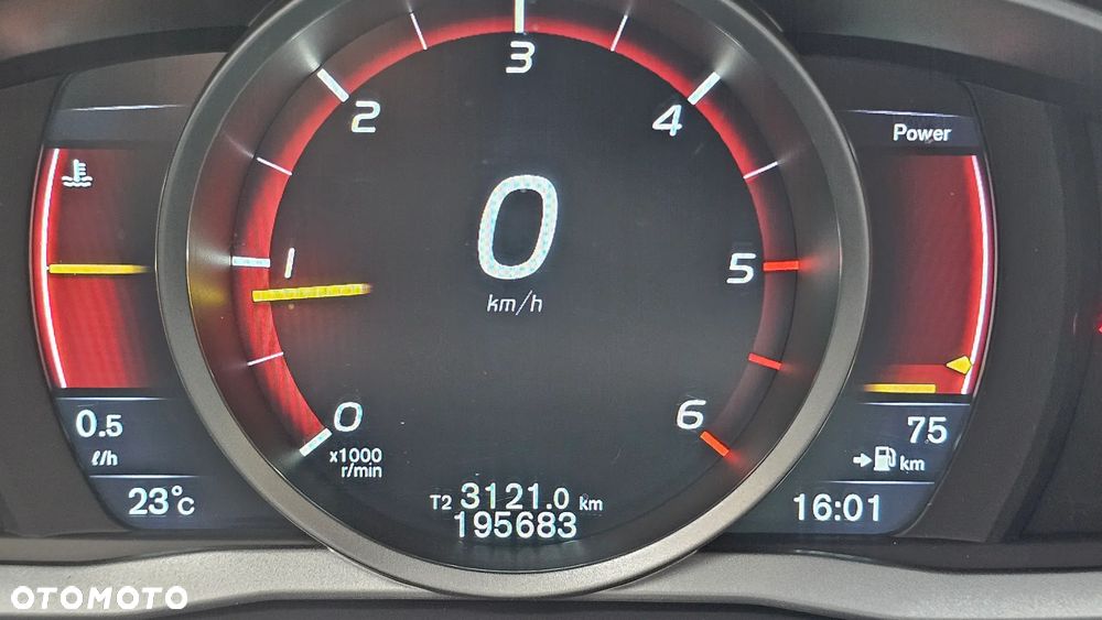 Volvo XC 60 D3 Drive-E Ocean Race - 11