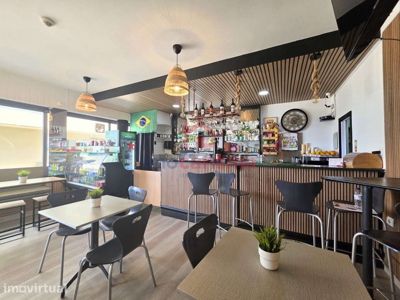 Trespasse "Café Naum" em frente à praia em Aver-o-Mar, Póvoa de Varzim - Grande imagem: 5/15