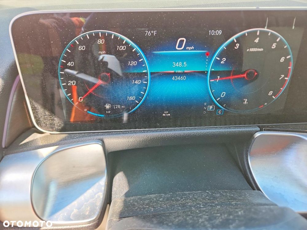 Mercedes-Benz GLB - 11