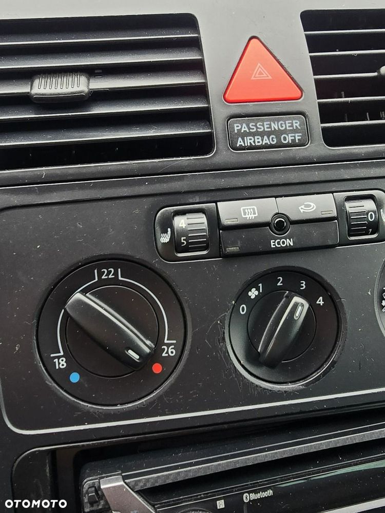 Volkswagen Touran - 27