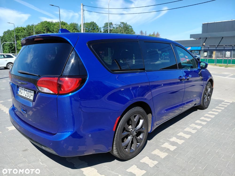 Chrysler Pacifica - 4