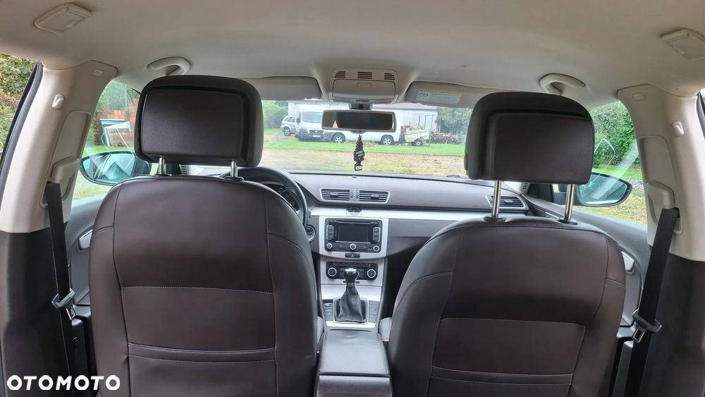 Volkswagen Passat 1.6 TDI Comfortline - 16