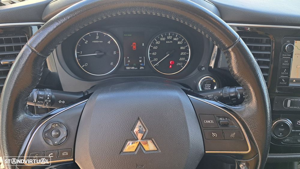 Mitsubishi Outlander 2.2 DI-D Instyle Navi - 13