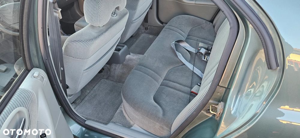 Chrysler Stratus - 11