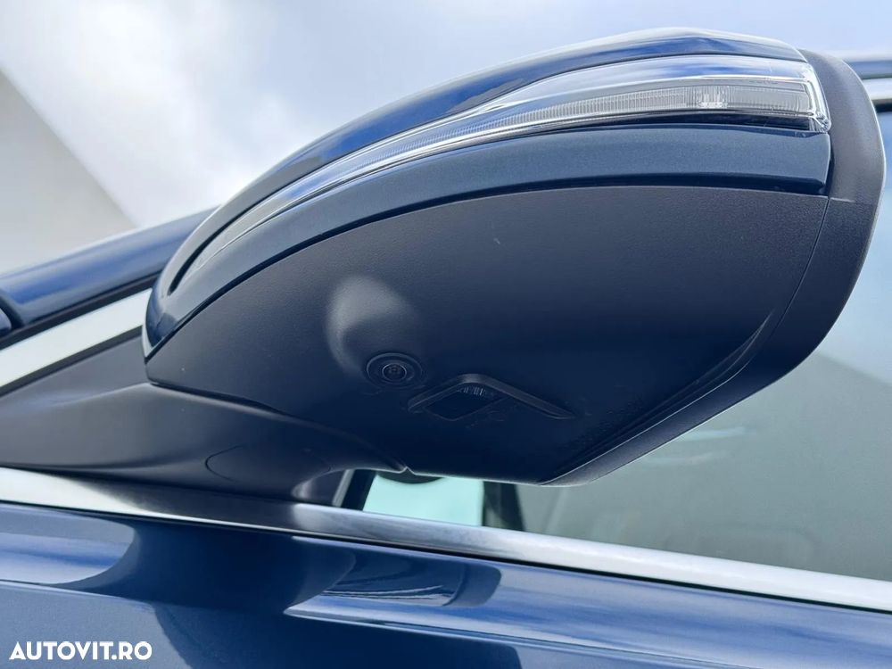 Mercedes-Benz EQB - 12