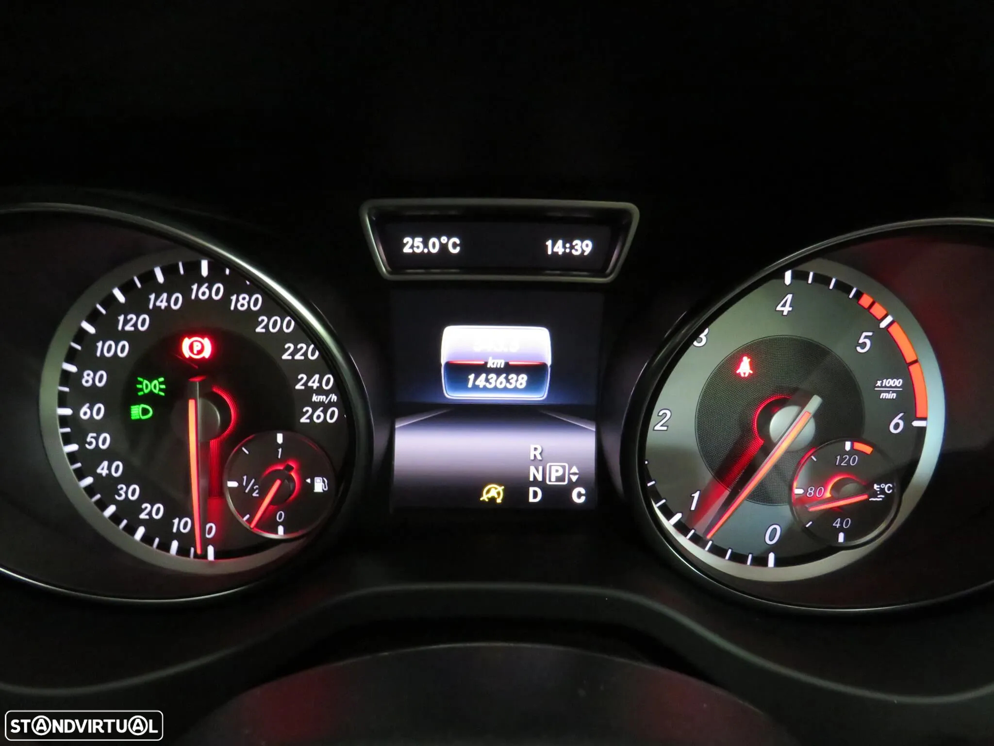 Mercedes-Benz GLA 200 d 7G-DCT Urban - 18