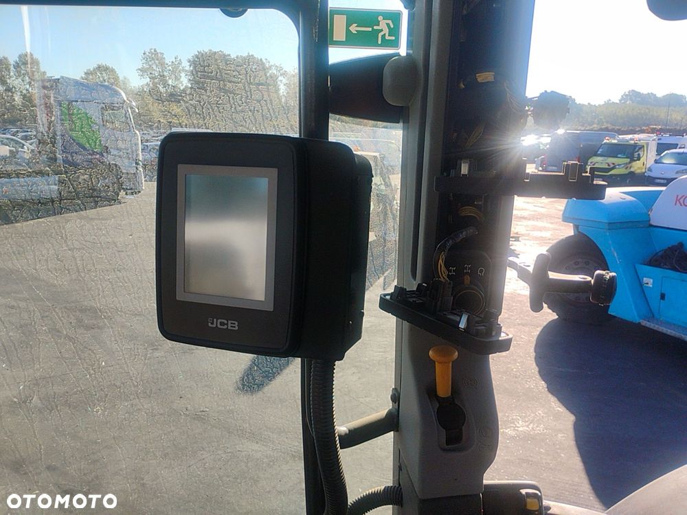 JCB Fastrac 4220 - 7