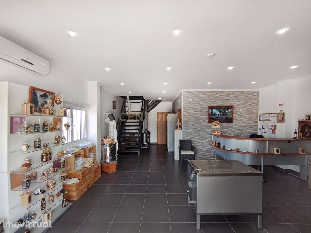 Edifício, Armazéns e Atividade Industrial. - Grande imagem: 3/41