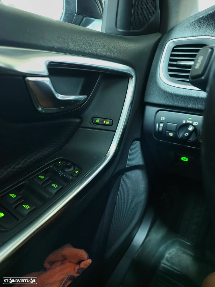 Volvo S60 2.0 D3 Momentum - 34