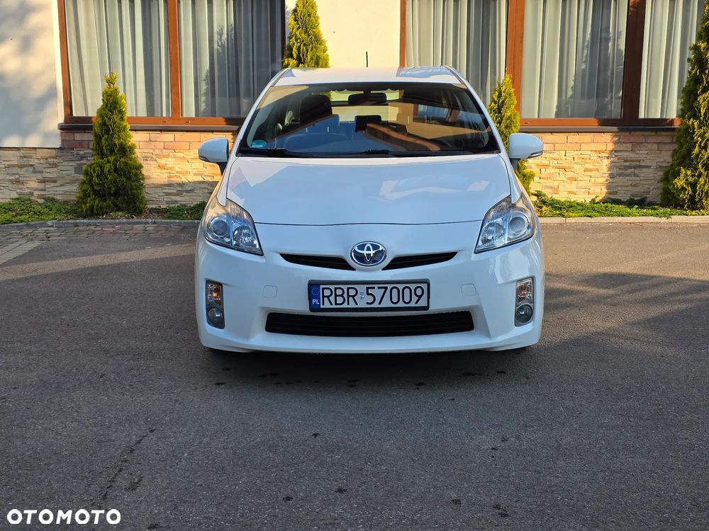 Toyota Prius (Hybrid) - 3