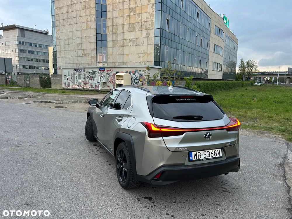 Lexus UX 250h F Sport 2WD - 4