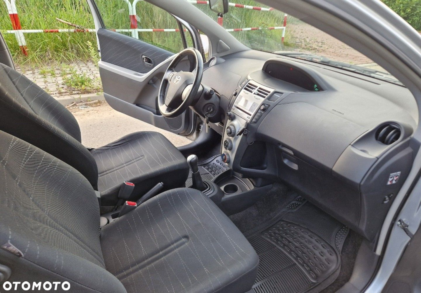 Toyota Yaris 1.3 VVT-i Sol - 24