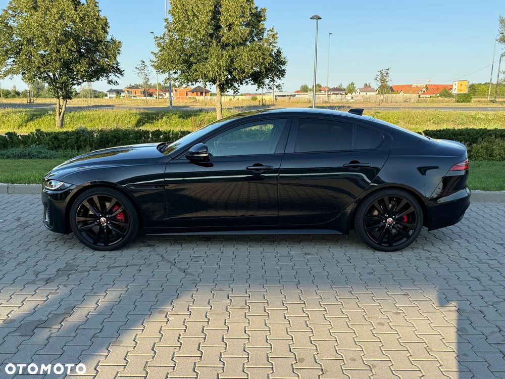 Jaguar XE 2.0 P250 R-Dynamic Black - 2