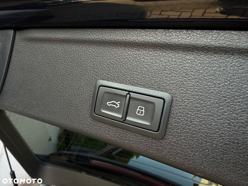 Audi A4 Avant 40 TDI S tronic S line - 35