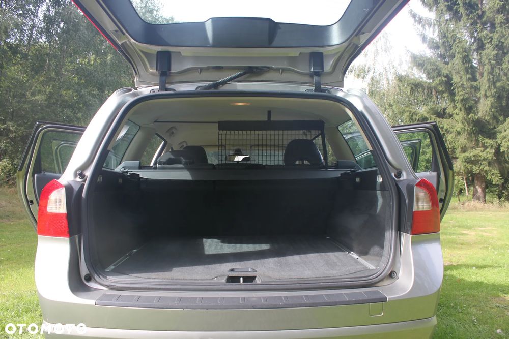 Volvo V70 2.4D Momentum - 12