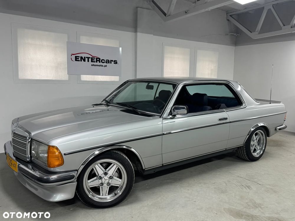 Mercedes-Benz W123 - 12