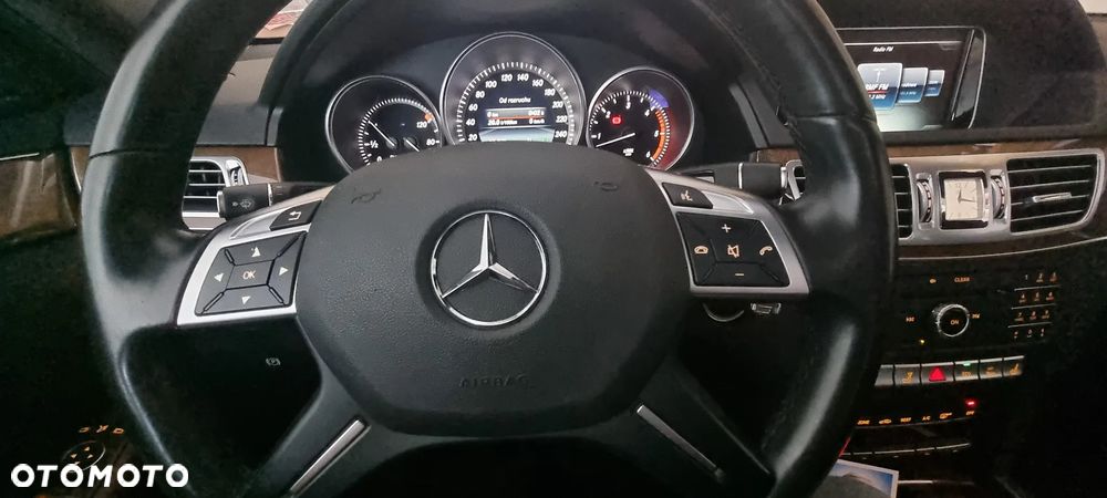 Mercedes-Benz Klasa E 350 BlueTEC 4Matic 7G-TRONIC Elegance - 23