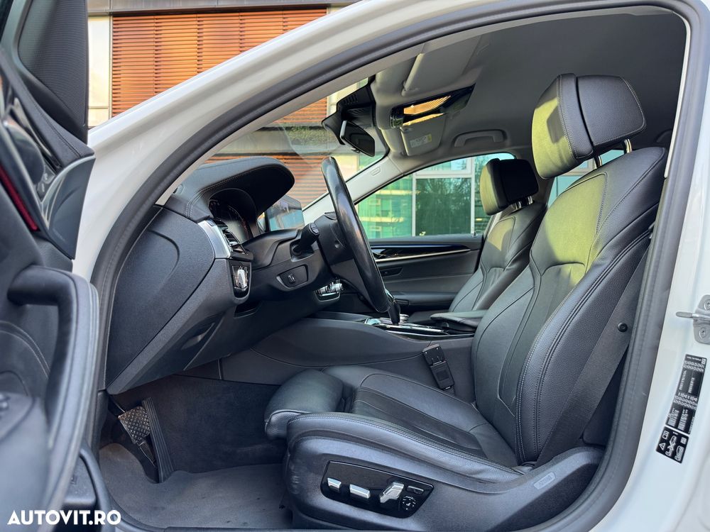 BMW Seria 5 530d xDrive AT MHEV - 36