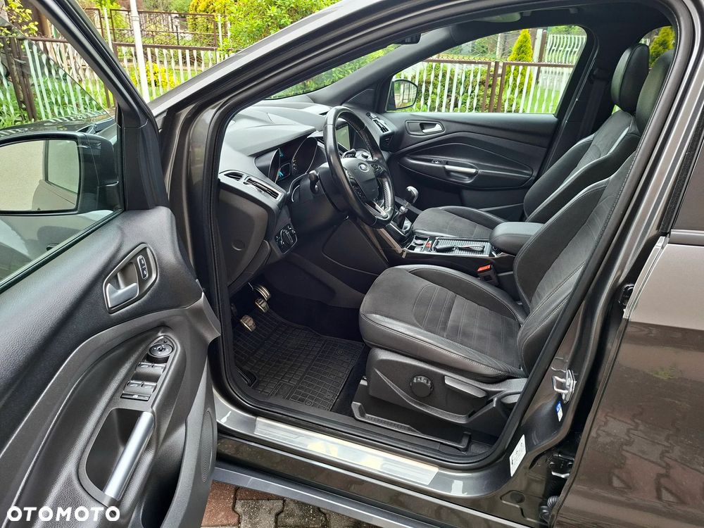 Ford Kuga 1.5 EcoBoost 2x4 ST-Line - 24
