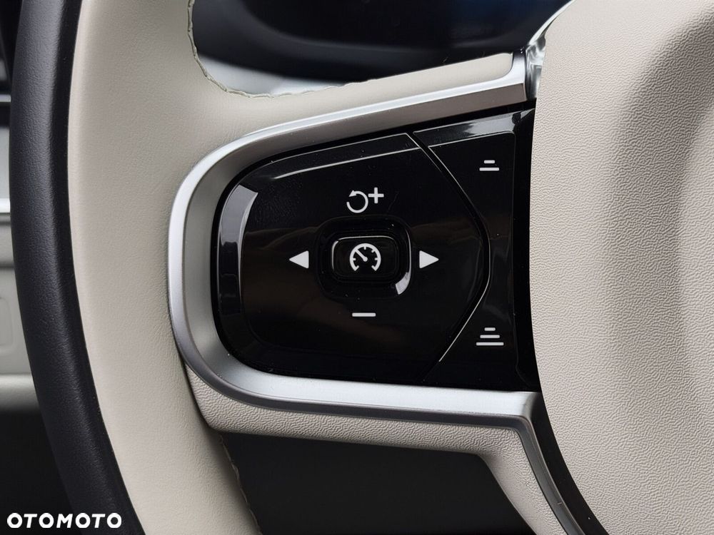Volvo XC 60 B4 D Plus Dark - 24