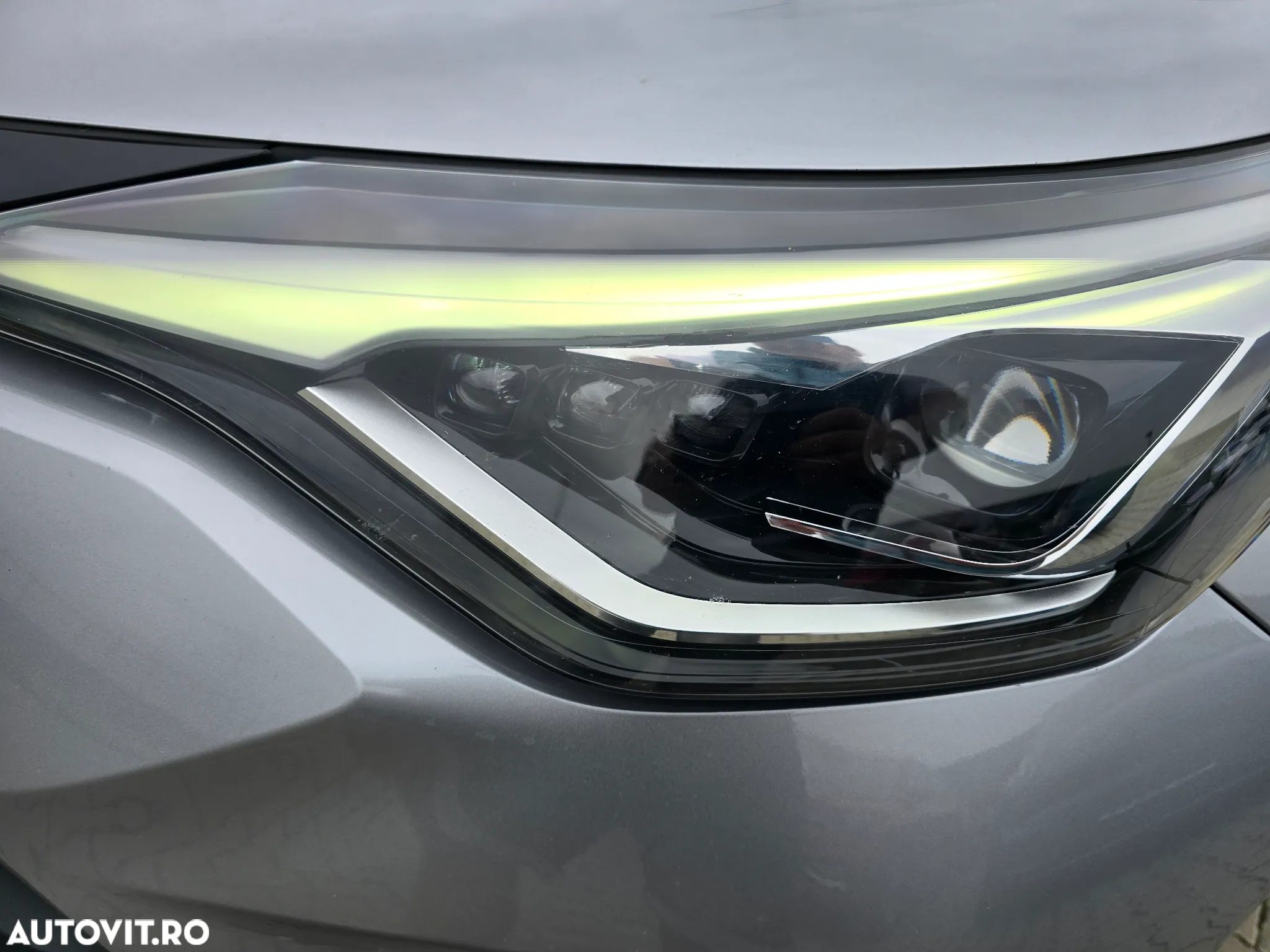 Toyota C-HR 1.8 HSD 122 CP 4x2 CVT C-ult Style bi-tone - 13
