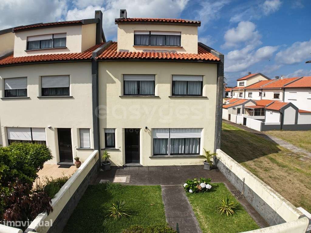 Moradia T3 + Sótão | Vista Mar | Horta, Faial, Açores - Grande imagem: 2/31