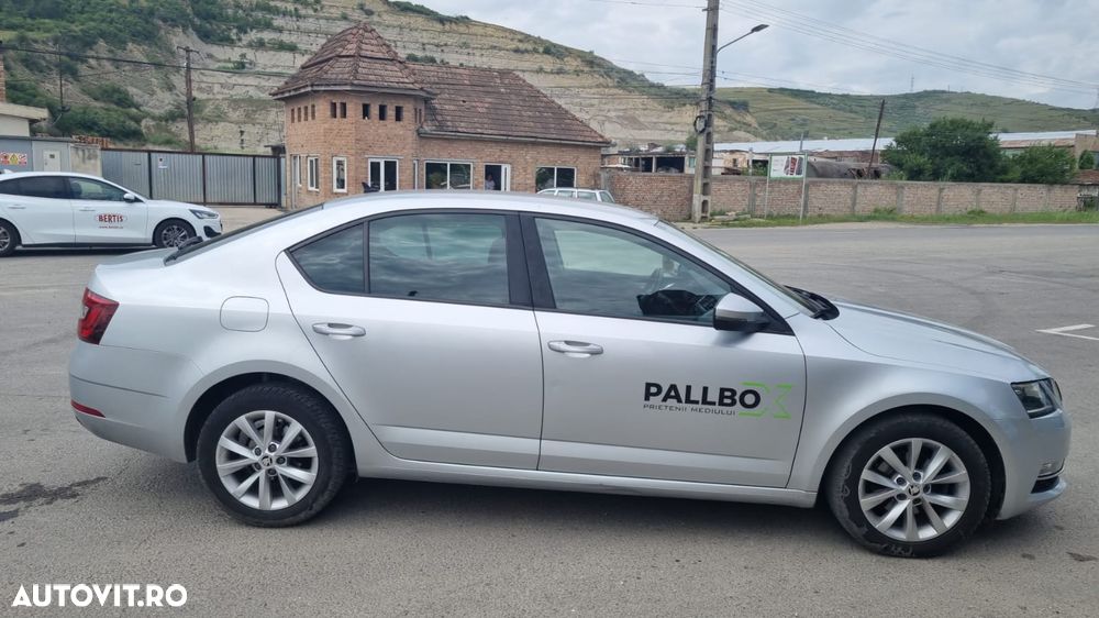 Skoda Octavia 1.6 TDI DSG Style - 2