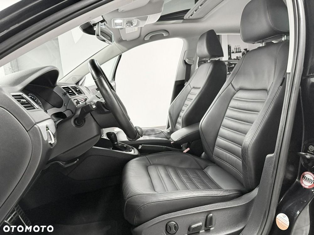 Volkswagen Jetta - 33