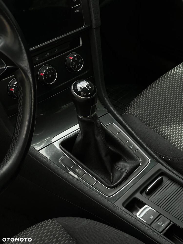 Volkswagen Golf - 11