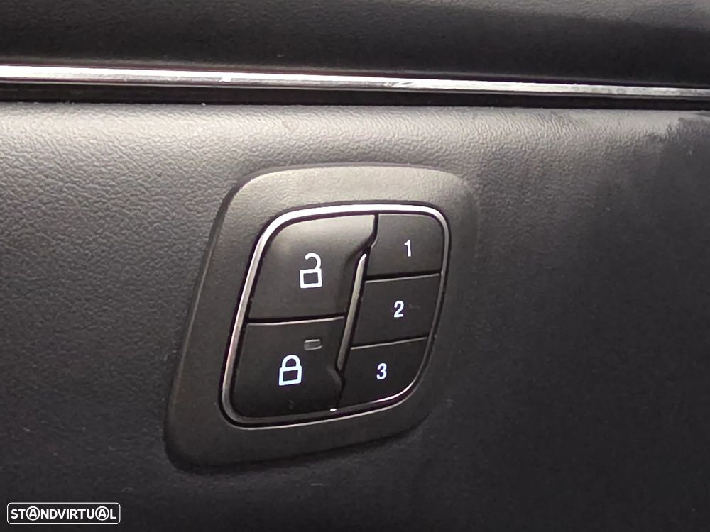 Ford Mustang Mach-E AWD PREMIUM - 30